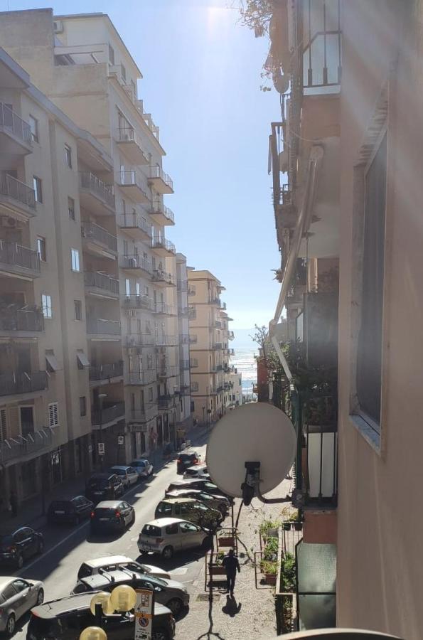 Poly'S House Bed & Breakfast Torre Annunziata Exterior photo